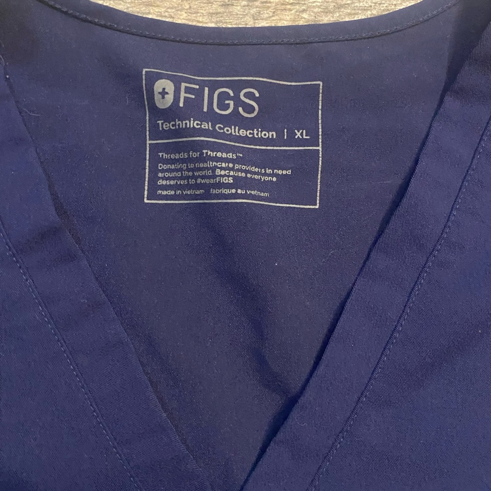 FIGS Navy Blue Scrub Top - Picture 2 of 3